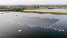 Pictured: A floating solar array on Thames Water's Queen Elizabeth II reservoir in Walton on Thames. Image: Thames Water